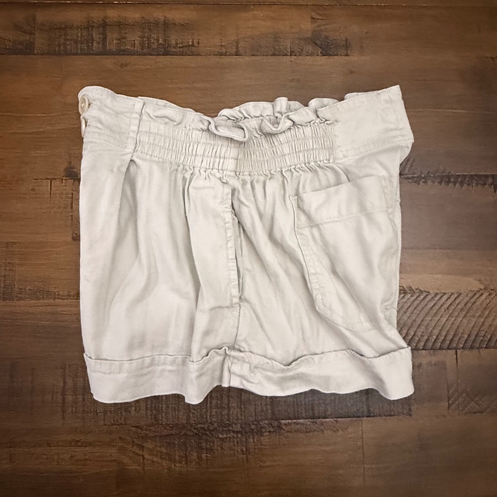 Anthropologie Women's Paper Bag Style Khaki Linen Shorts, size 0 - Picture 3 of 4